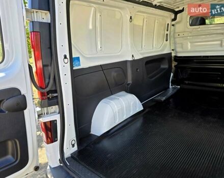 Белый Опель Виваро, объемом двигателя 1.6 л и пробегом 160 тыс. км за 14500 $, фото 23 на Automoto.ua
