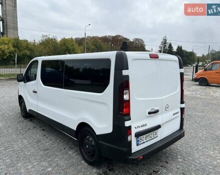 Білий Опель Віваро, об'ємом двигуна 1.6 л та пробігом 209 тис. км за 17500 $, фото 1 на Automoto.ua