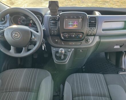 Белый Опель Виваро, объемом двигателя 0 л и пробегом 184 тыс. км за 16000 $, фото 6 на Automoto.ua