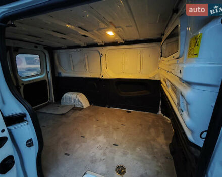 Білий Опель Віваро, об'ємом двигуна 1.6 л та пробігом 248 тис. км за 12000 $, фото 21 на Automoto.ua