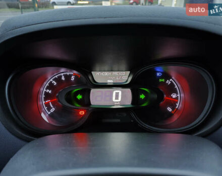 Білий Опель Віваро, об'ємом двигуна 1.6 л та пробігом 248 тис. км за 12000 $, фото 13 на Automoto.ua