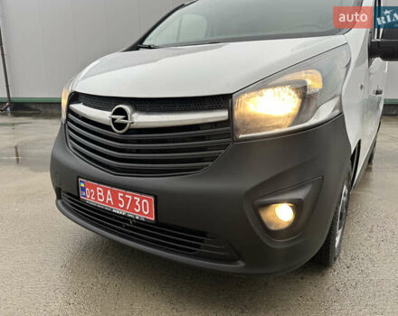 Белый Опель Виваро, объемом двигателя 1.6 л и пробегом 233 тыс. км за 14700 $, фото 3 на Automoto.ua