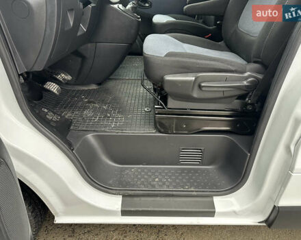 Белый Опель Виваро, объемом двигателя 1.6 л и пробегом 233 тыс. км за 14700 $, фото 40 на Automoto.ua