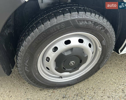 Белый Опель Виваро, объемом двигателя 1.6 л и пробегом 233 тыс. км за 14700 $, фото 8 на Automoto.ua