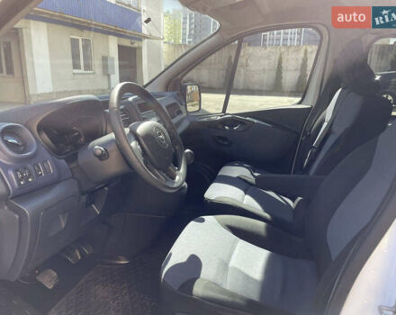 Белый Опель Виваро, объемом двигателя 1.6 л и пробегом 236 тыс. км за 15200 $, фото 5 на Automoto.ua