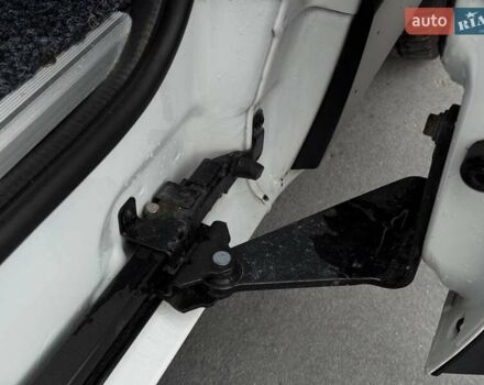 Белый Опель Виваро, объемом двигателя 1.6 л и пробегом 179 тыс. км за 15300 $, фото 29 на Automoto.ua