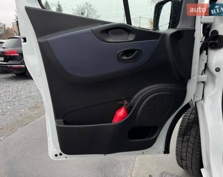 Белый Опель Виваро, объемом двигателя 1.6 л и пробегом 179 тыс. км за 15300 $, фото 14 на Automoto.ua