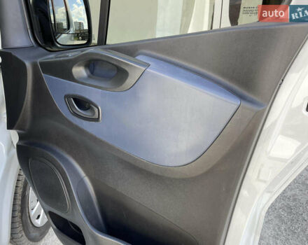 Белый Опель Виваро, объемом двигателя 1.6 л и пробегом 236 тыс. км за 15200 $, фото 13 на Automoto.ua