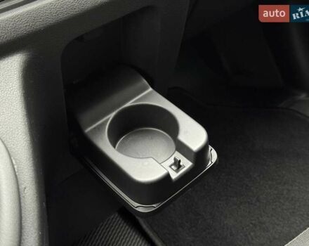 Белый Опель Виваро, объемом двигателя 1.6 л и пробегом 179 тыс. км за 15300 $, фото 24 на Automoto.ua