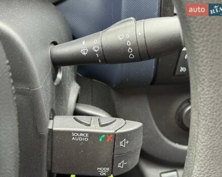 Белый Опель Виваро, объемом двигателя 1.6 л и пробегом 179 тыс. км за 15300 $, фото 21 на Automoto.ua