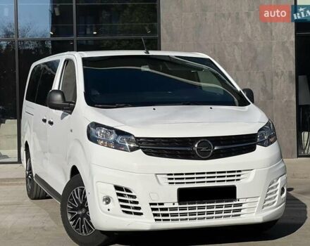 Белый Опель Виваро, объемом двигателя 2 л и пробегом 240 тыс. км за 21699 $, фото 2 на Automoto.ua