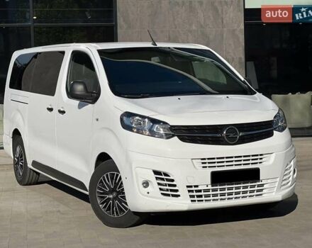 Белый Опель Виваро, объемом двигателя 2 л и пробегом 240 тыс. км за 21699 $, фото 3 на Automoto.ua