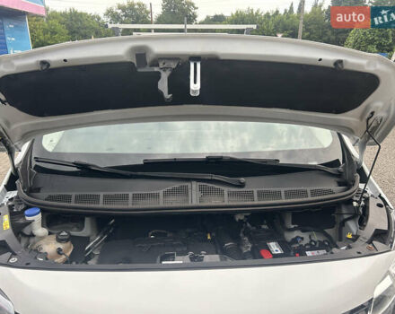 Белый Опель Виваро, объемом двигателя 2 л и пробегом 219 тыс. км за 17900 $, фото 40 на Automoto.ua