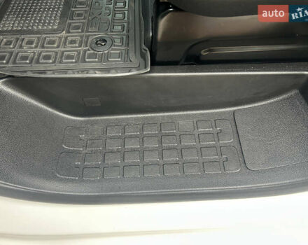 Белый Опель Виваро, объемом двигателя 2 л и пробегом 219 тыс. км за 17900 $, фото 24 на Automoto.ua