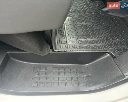 Белый Опель Виваро, объемом двигателя 2 л и пробегом 219 тыс. км за 17900 $, фото 37 на Automoto.ua