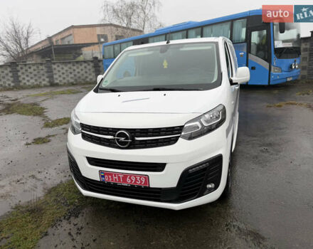 Белый Опель Виваро, объемом двигателя 1.5 л и пробегом 159 тыс. км за 19300 $, фото 4 на Automoto.ua