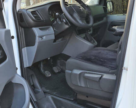 Білий Опель Віваро, об'ємом двигуна 2 л та пробігом 130 тис. км за 22500 $, фото 5 на Automoto.ua