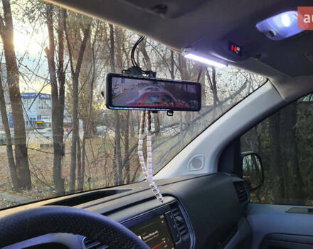 Білий Опель Віваро, об'ємом двигуна 2 л та пробігом 130 тис. км за 22500 $, фото 9 на Automoto.ua