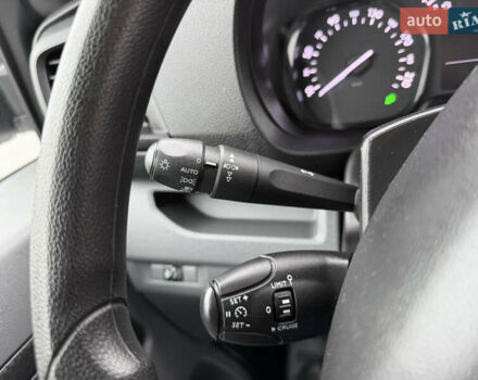 Белый Опель Виваро, объемом двигателя 1.5 л и пробегом 159 тыс. км за 19300 $, фото 68 на Automoto.ua