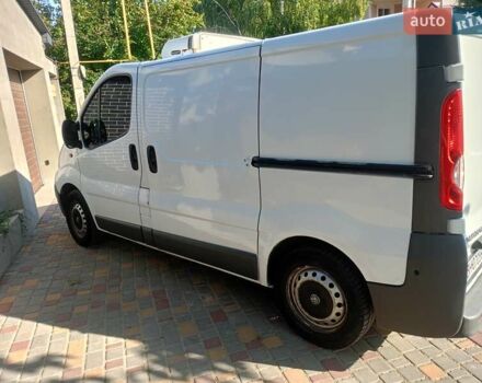 Белый Опель Виваро, объемом двигателя 2 л и пробегом 435 тыс. км за 13700 $, фото 3 на Automoto.ua