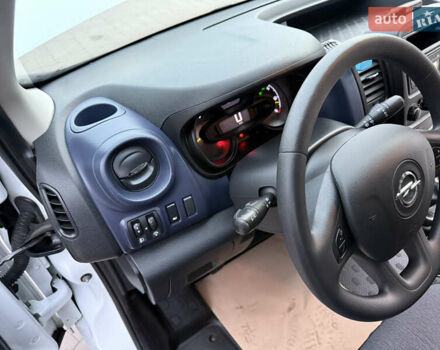 Белый Опель Виваро, объемом двигателя 1.6 л и пробегом 237 тыс. км за 17900 $, фото 26 на Automoto.ua