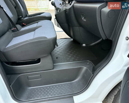 Белый Опель Виваро, объемом двигателя 1.6 л и пробегом 237 тыс. км за 17900 $, фото 36 на Automoto.ua