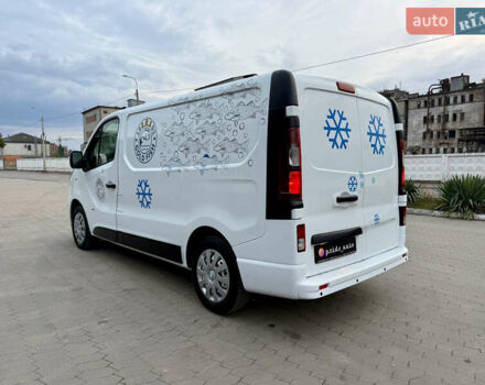 Белый Опель Виваро, объемом двигателя 1.6 л и пробегом 237 тыс. км за 17900 $, фото 3 на Automoto.ua