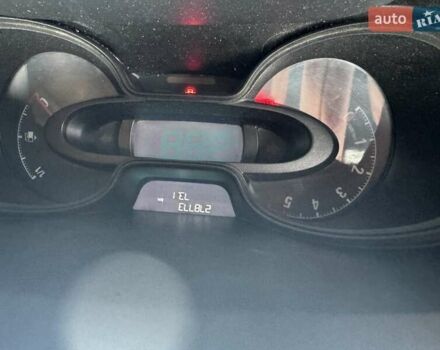 Белый Опель Виваро, объемом двигателя 1.6 л и пробегом 280 тыс. км за 15000 $, фото 5 на Automoto.ua