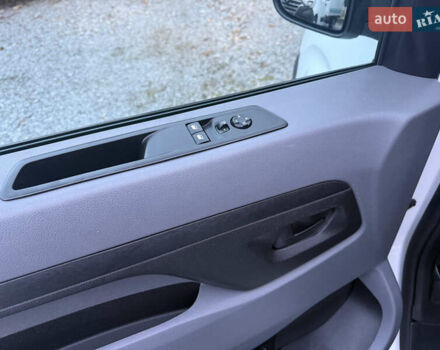 Білий Опель Віваро, об'ємом двигуна 2 л та пробігом 170 тис. км за 24900 $, фото 12 на Automoto.ua