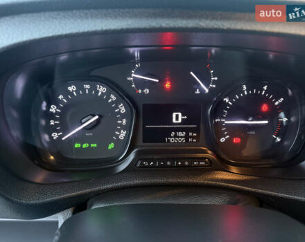 Білий Опель Віваро, об'ємом двигуна 2 л та пробігом 170 тис. км за 24900 $, фото 18 на Automoto.ua