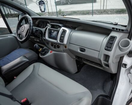 Белый Опель Виваро, объемом двигателя 1.8 л и пробегом 400 тыс. км за 7800 $, фото 12 на Automoto.ua