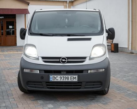 Белый Опель Виваро, объемом двигателя 1.8 л и пробегом 400 тыс. км за 7800 $, фото 1 на Automoto.ua