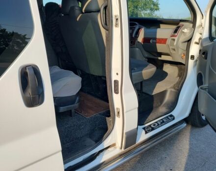 Білий Опель Віваро, об'ємом двигуна 2 л та пробігом 200 тис. км за 10000 $, фото 10 на Automoto.ua