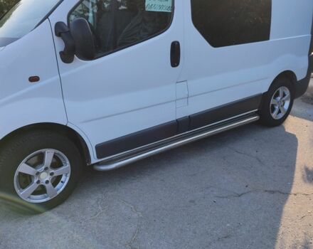 Білий Опель Віваро, об'ємом двигуна 2 л та пробігом 200 тис. км за 10000 $, фото 3 на Automoto.ua