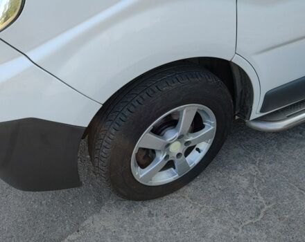 Білий Опель Віваро, об'ємом двигуна 2 л та пробігом 200 тис. км за 10000 $, фото 6 на Automoto.ua