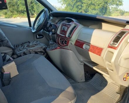 Білий Опель Віваро, об'ємом двигуна 2 л та пробігом 200 тис. км за 10000 $, фото 8 на Automoto.ua