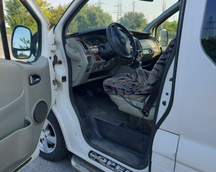 Білий Опель Віваро, об'ємом двигуна 2 л та пробігом 200 тис. км за 10000 $, фото 5 на Automoto.ua