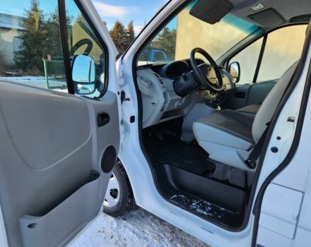 Білий Опель Віваро, об'ємом двигуна 2 л та пробігом 282 тис. км за 13700 $, фото 5 на Automoto.ua