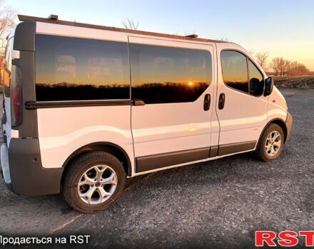 Белый Опель Виваро, объемом двигателя 25 л и пробегом 260 тыс. км за 7700 $, фото 5 на Automoto.ua