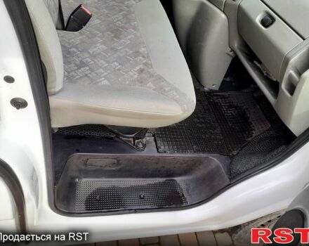 Белый Опель Виваро, объемом двигателя 1.9 л и пробегом 430 тыс. км за 7600 $, фото 1 на Automoto.ua