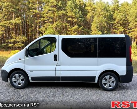 Белый Опель Виваро, объемом двигателя 2.5 л и пробегом 275 тыс. км за 6950 $, фото 1 на Automoto.ua