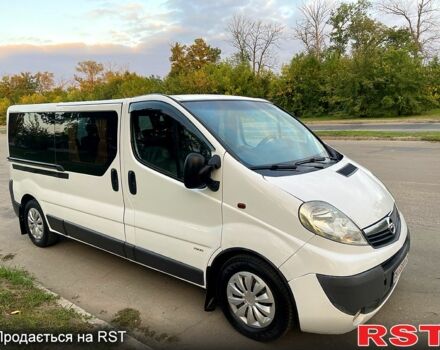 Белый Опель Виваро, объемом двигателя 2.5 л и пробегом 385 тыс. км за 9300 $, фото 1 на Automoto.ua