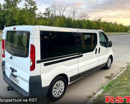 Белый Опель Виваро, объемом двигателя 2.5 л и пробегом 385 тыс. км за 9300 $, фото 2 на Automoto.ua