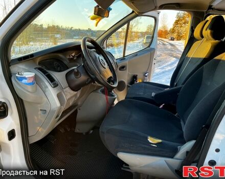 Белый Опель Виваро, объемом двигателя 20 л и пробегом 306 тыс. км за 6500 $, фото 3 на Automoto.ua