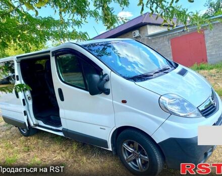 Белый Опель Виваро, объемом двигателя 2 л и пробегом 253 тыс. км за 10000 $, фото 3 на Automoto.ua
