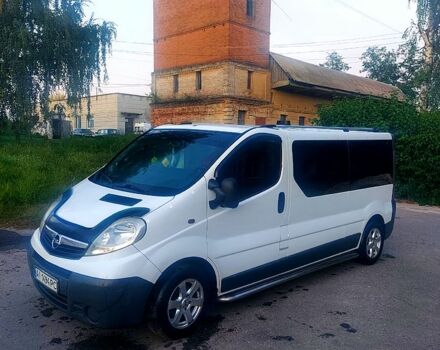 Білий Опель Віваро, об'ємом двигуна 2.5 л та пробігом 257 тис. км за 7500 $, фото 2 на Automoto.ua