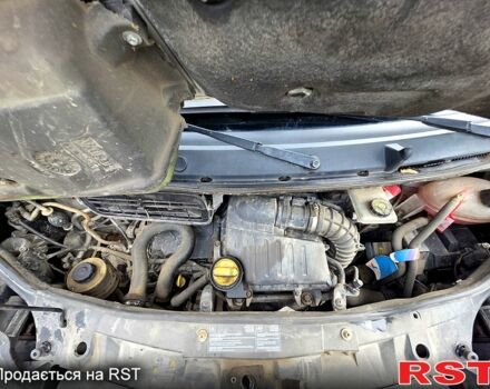 Опель Віваро 2013 у Харкові на Automoto.ua Білий Опель Віваро, об'ємом двигуна 2 л та пробігом 385 тис. км за 12700 $, фото 7 на Automoto.ua