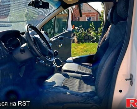 Белый Опель Виваро, объемом двигателя 1.6 л и пробегом 172 тыс. км за 15000 $, фото 8 на Automoto.ua