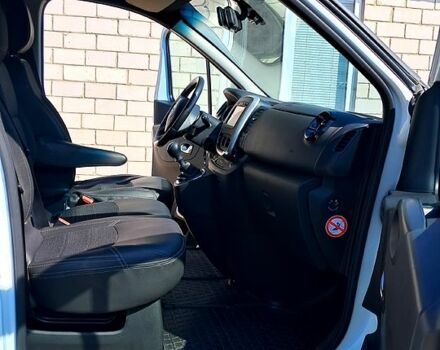 Белый Опель Виваро, объемом двигателя 1.6 л и пробегом 172 тыс. км за 15000 $, фото 4 на Automoto.ua