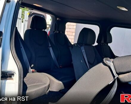 Белый Опель Виваро, объемом двигателя 1.6 л и пробегом 172 тыс. км за 15000 $, фото 6 на Automoto.ua